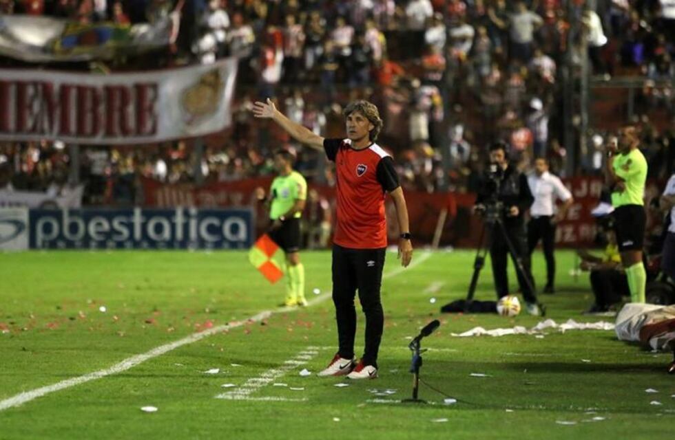 Héctor Bidoglio apunta a sumar un volante y un delantero para Newell's