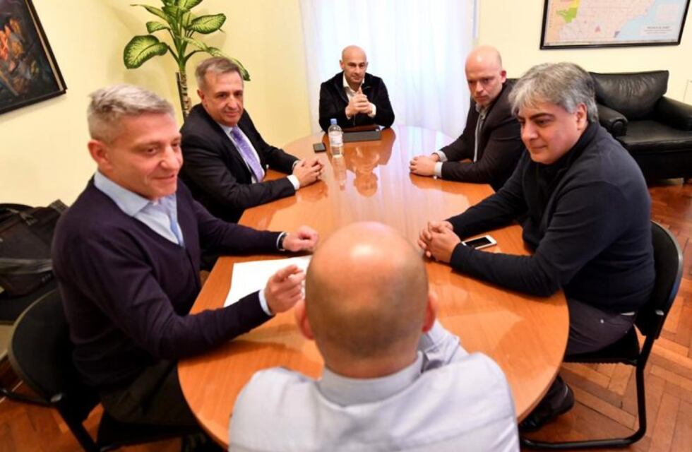 Arcioni y Sastre se reunieron con el líder de ATE para frenar el conflicto