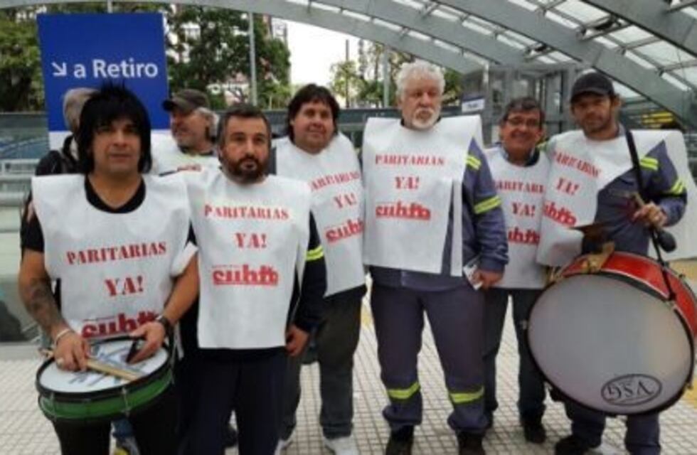 Trabajadores del subte protestan en dos turnos en reclamo de la convocatoria a paritarias