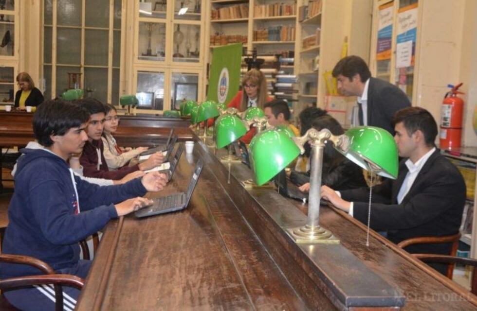 Alumnos rinden previas on line