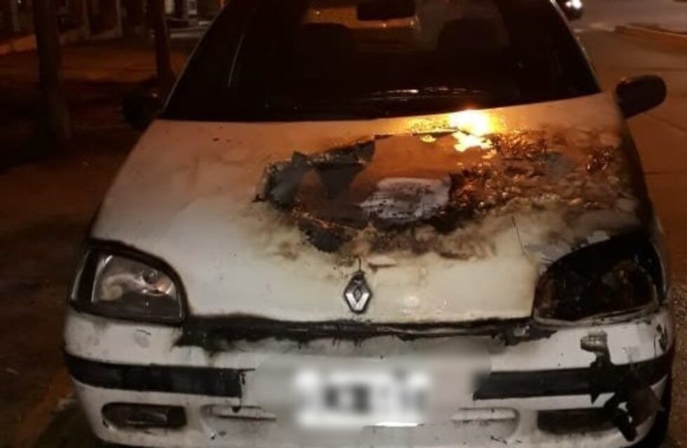 Alta Gracia: un cortocircuito originó el incendio de un auto en el Alto