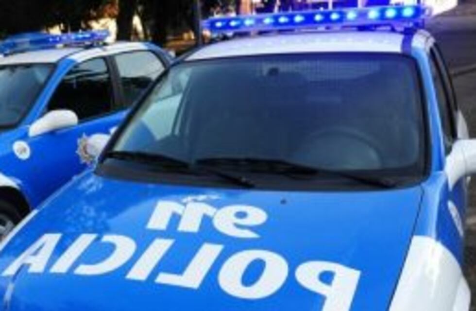 La policía los persiguió desde zona sudoeste y terminaron chocando con una moto robada