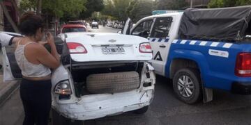 Detuvieron a dos jóvenes que robaron una rueda en el centro de Neuquén