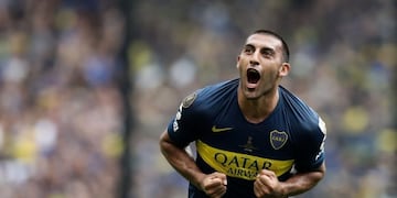 TOPSHOT - Boca Juniors' Ramon Abila celebrates after scoring against River Plate, during their first leg match of the all-Argentine Copa Libertadores final, at La Bombonera stadium in Buenos Aires, on November 11, 2018\u002E (Photo by ALEJANDRO PAGNI / AFP) cancha boca juniors  futbol copa libertadores 2018 partido final futbol copa libertadores primer partido final futbolistas boca juniors river plate