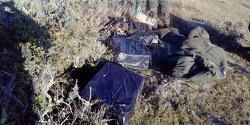 Un sujeto volcó su camioneta en la zona de los hitos al norte de la isla, e intentó ocultar los cigarrillos que contrabandeaba\u002E