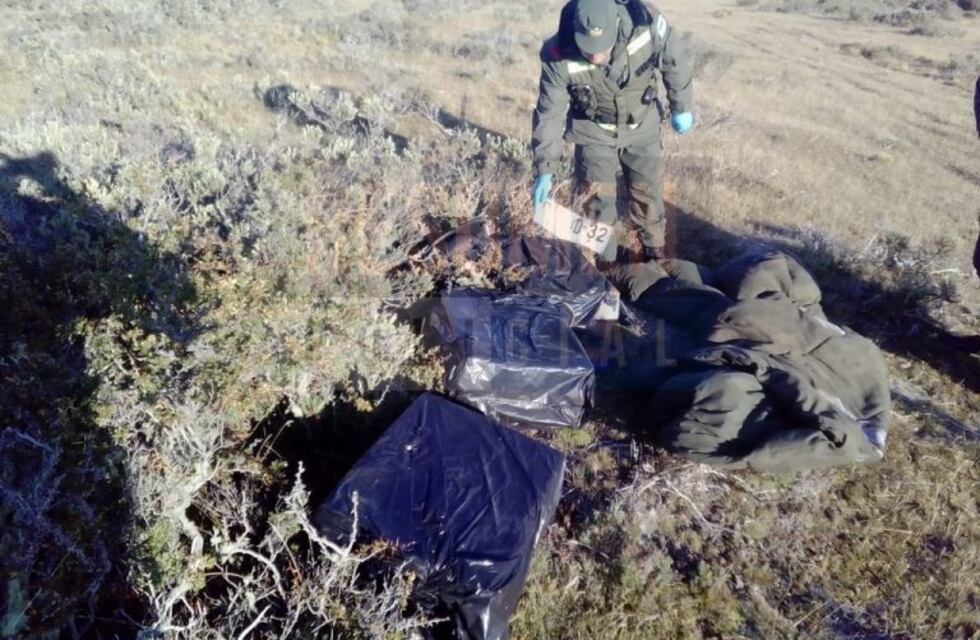 Volcó su camioneta e intentó ocultar los cigarrillos que contrabandeaba