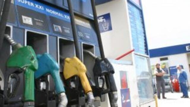 Empleados de estaciones de servicio amenazan con un paro para el 29 por numerosos casos de suspensiones y vacaciones anticipadas.