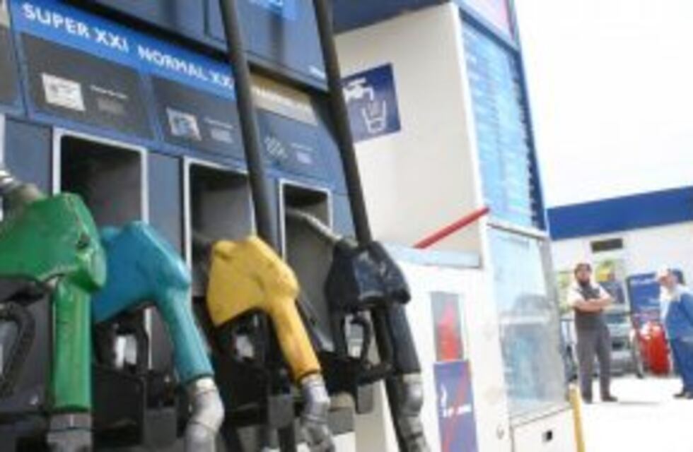 Empleados de estaciones de servicio amenazan con un paro para el 29
