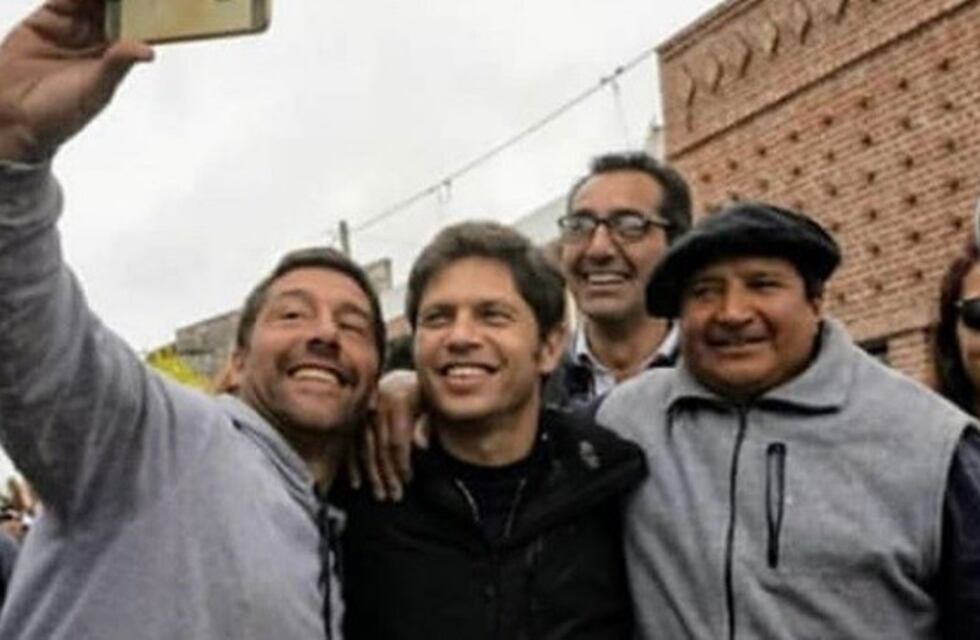 Axel Kicillof hizo campaña en Cacharí