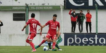 El Facha Castelli lo festeja con medio Instituto\u002E Este domingo se esperan más de sus goles\u002E