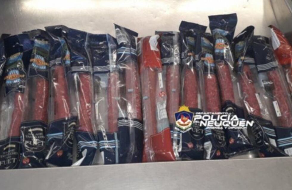 Atraparon a una joven que intentó robar 13 salamines picado fino en Neuquén