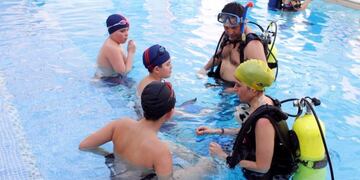 Alumnos del Santa Catalina aprendieron a bucear\u002E Foto: Marina Balbo\u002E