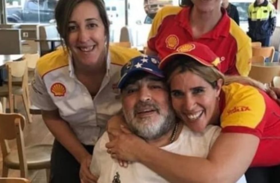 El "Maradona tour" y una parada especial en una estación de servicio