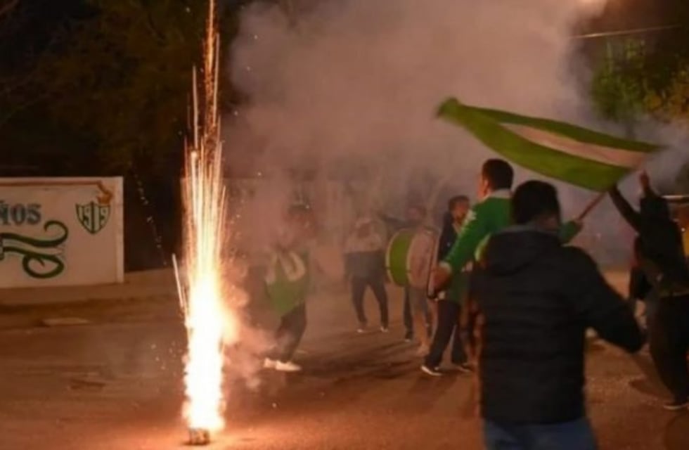 A festejar a la comisaría: detienen a hinchas de Sportivo por celebrar el cumple del club con petardos
