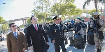 Gustavo Valdés encabezó el acto por el Día de la Policía de Corrientes\u002E (Foto: @gustavovaldesok)