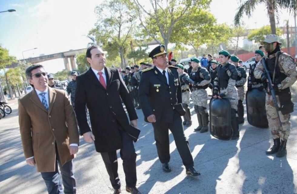 Gustavo Valdés encabezó el acto por el Día de la Policía