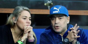 FILE - In this Nov\u002E 25, 2016 file photo, former soccer player Diego Maradona of Argentina sits with his companion Rocio Oliva watching the Davis Cup finals tennis match in Zagreb, Croatia\u002E Police say they were called to investigate an altercation involving Diego Maradona and a woman at a hotel in Madrid\u002E on Wednesday Feb\u002E 15, 2017 after a call from the hotel, but found no evidence of any disturbance after talking to Maradona and the woman\u002E (AP Photo/Darko Bandic, File) Diego Maradona rocio oliva ex futbolista junto a su mujer