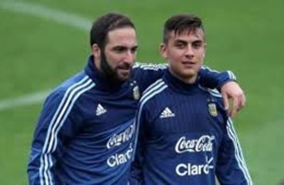 Sampaoli y Dybala: "No está para nada afuera del Mundial"