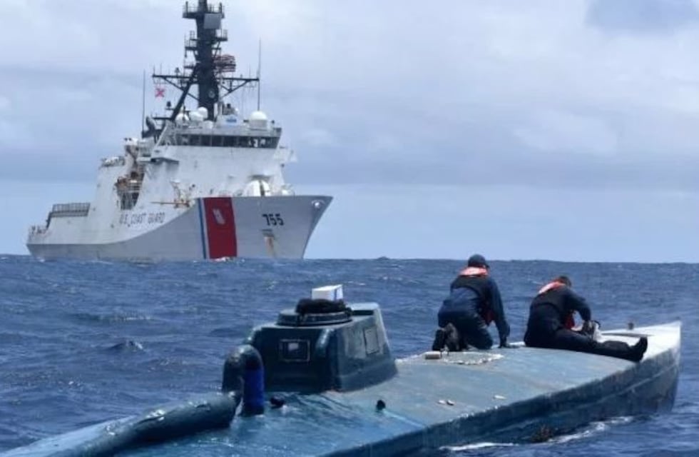 Dramática persecución de un submarino narco en el Pacífico