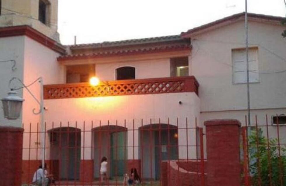 Discutió con su ex y la mordió para que no se baje del auto