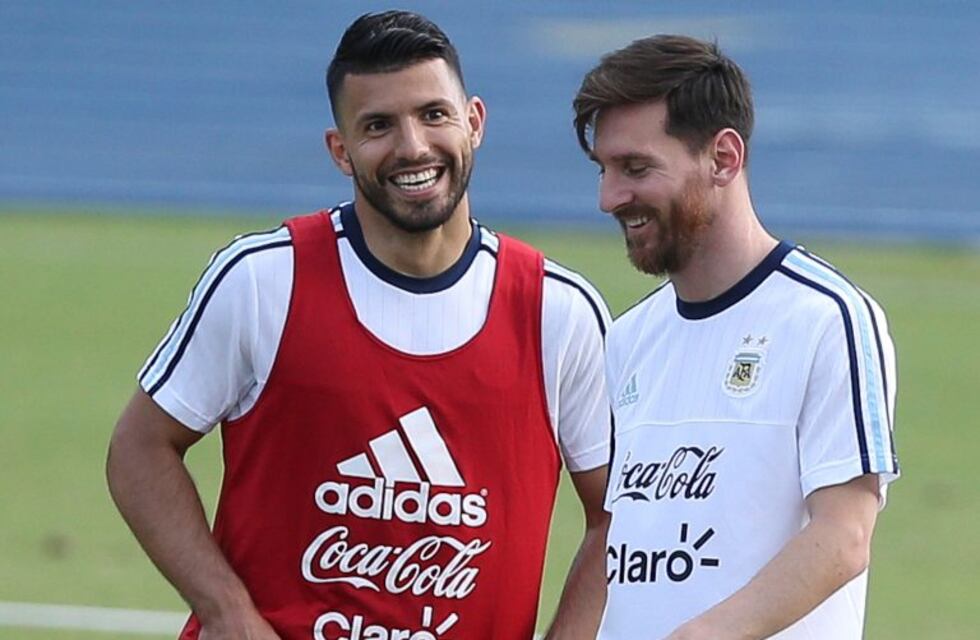 La desopilante anécdota de Messi a la hora de jugar al truco con Agüero