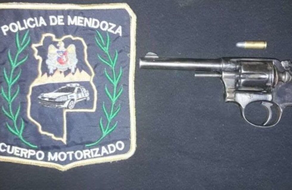 Dos policías que perseguían a un sospechoso fueron agredidos en Las Heras