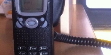 El Sistema Tetra\u002E\n\nEl sistema Tetra sirve para comunicarse con el centro de coordinador\u002E Su forma de transmisión es la semidúplex\u002E