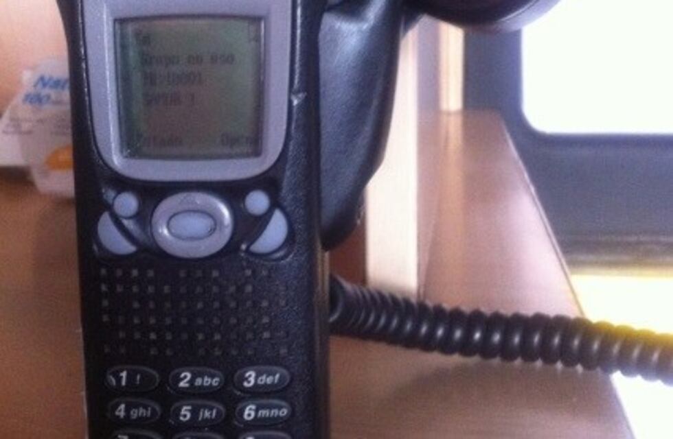 Le robaron una radio policial a un subcomisario