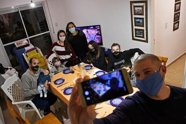 Las reuniones familiares quedaron prohibidas\u002E (foto: Juan José García)