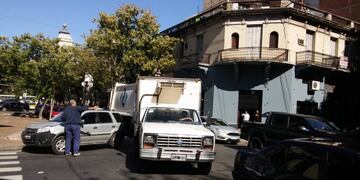 Protesta camioneros Sancor frente a la sede de Gobernaciu00f3n.