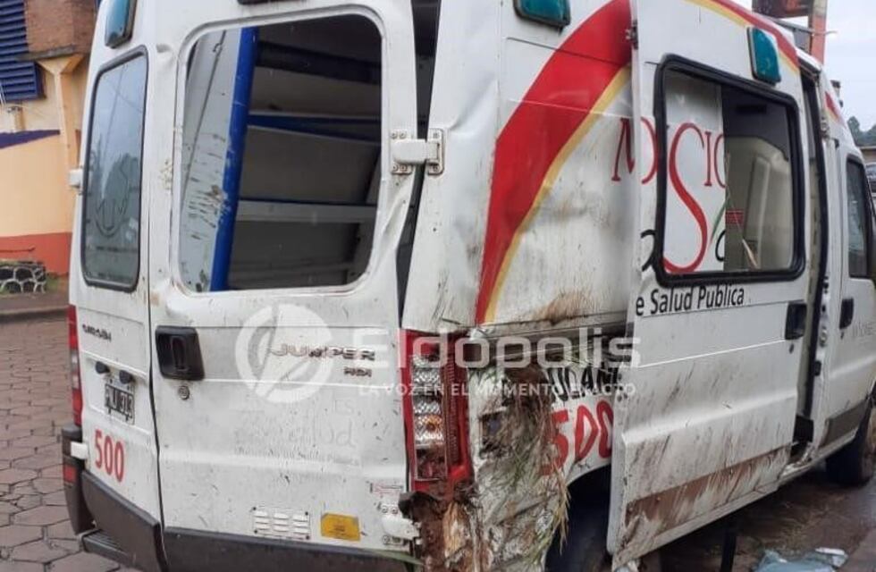 Una ambulancia volcó en Bernardo de Irigoyen