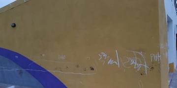 Pintadas en el Polideportivo de Devoto (Reparado)
