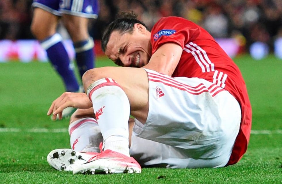 ¡Qué dolor! Así fue la escalofriante caída de Ibrahimovic, que podría tener una grave lesión
