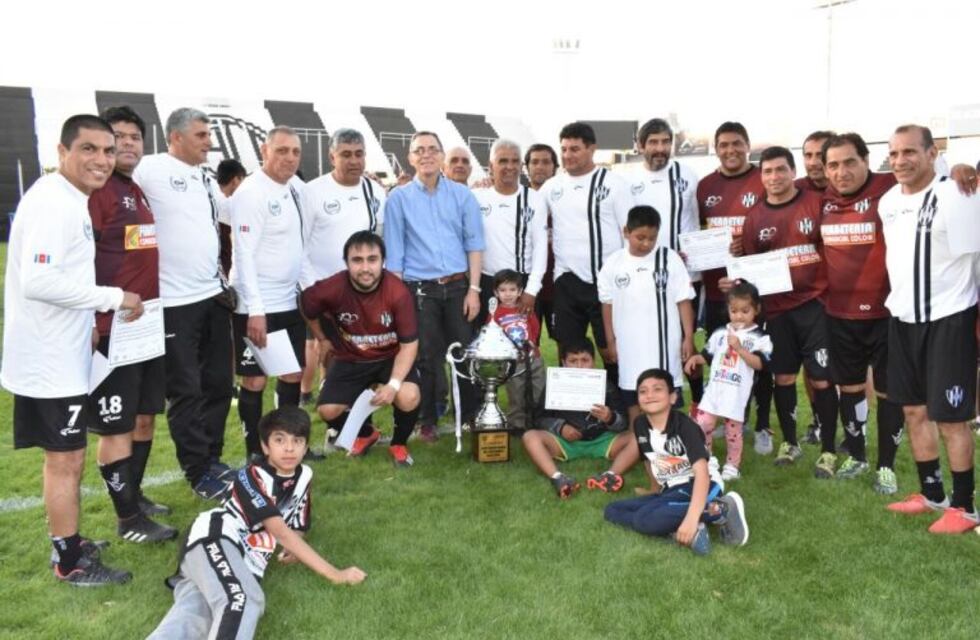 En el encuentro de "Viejas Glorias" Central Córdoba le ganó a Central Argentino