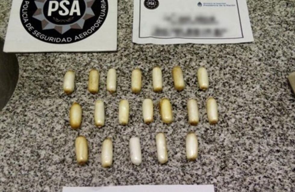 Detuvieron a un hombre que llevaba 54 cápsulas de cocaína en el estómago en Ezeiza