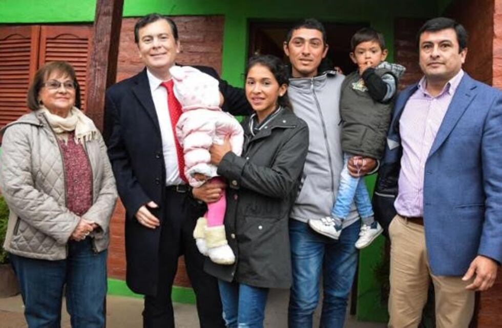 Zamora inauguró 28 viviendas sociales en El Abra