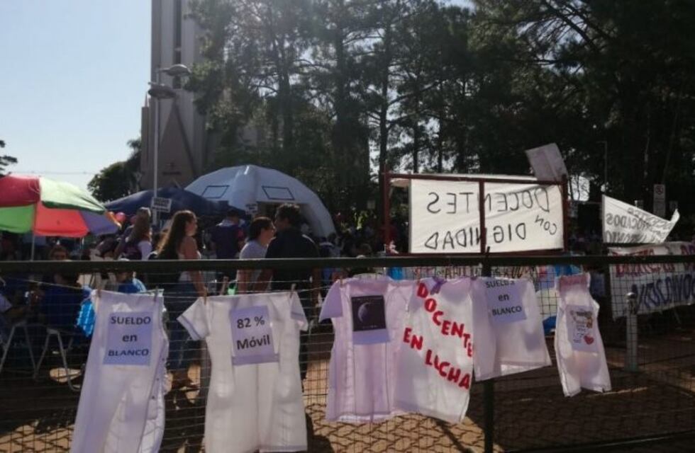 Docentes autoconvocados mantienen la protesta y rechazan la Plataforma Guacurarí