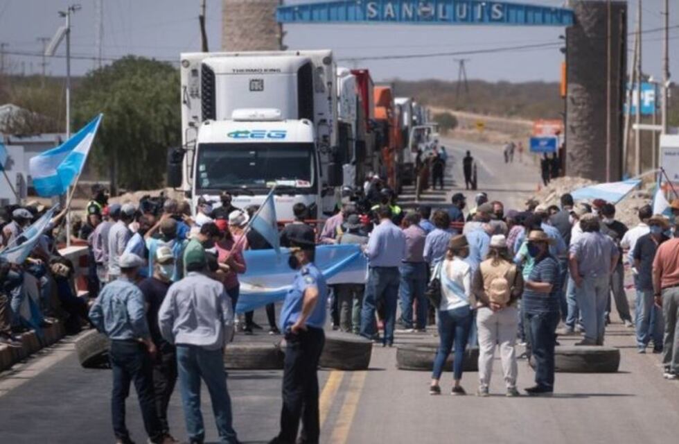 Continúan las protestas de productores mendocinos en el ingreso a San Luis