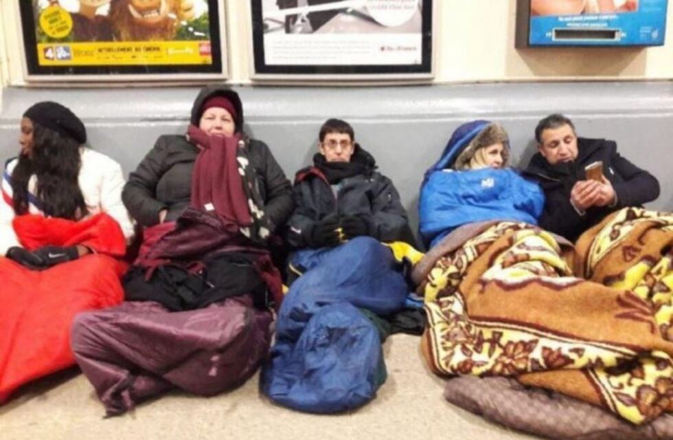 Ola de frio en Europa: funcionarios franceses durmieron en la calle