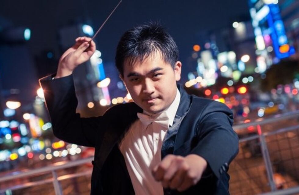 La orquesta provincial de Bahía Blanca dirigida por un taiwanés