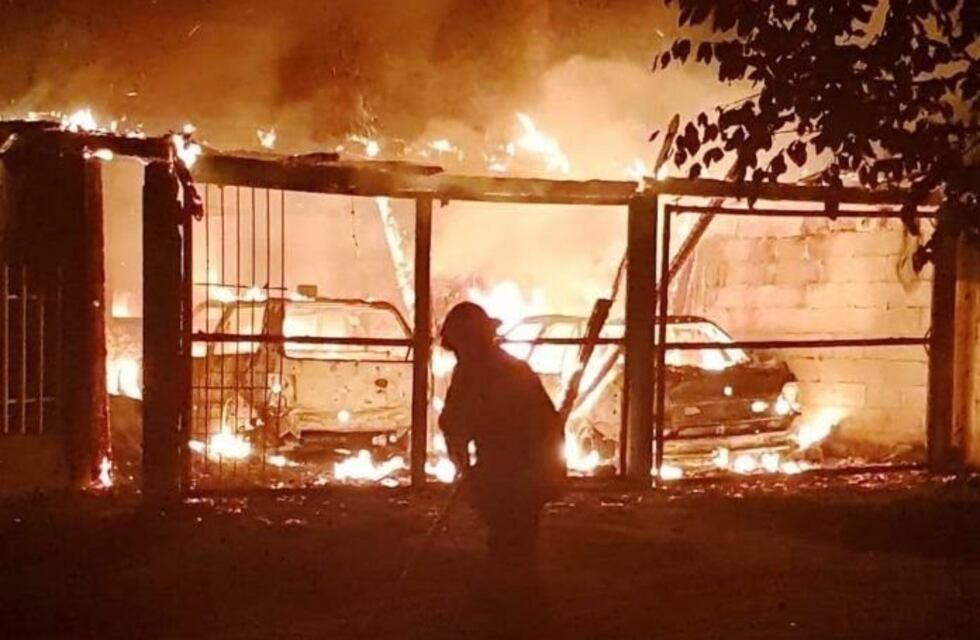 Una pareja discutió violentamente y terminó prendiendo fuego la casa