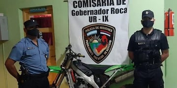 El joven que manejaba la moto la dejó abandonada en un trillo\u002E
