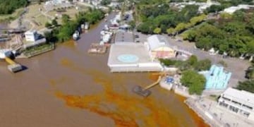 La mancha llegu00f3 hasta la desembocadura del arroyo San Lorenzo.