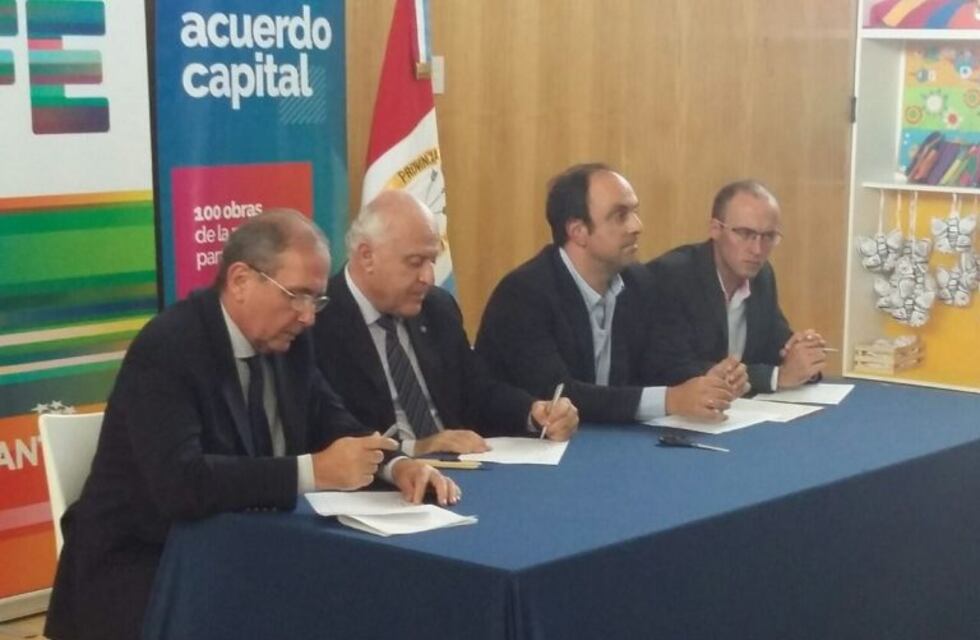 Corral pidió que Lifschitz firme el pacto fiscal para sostener el transporte público