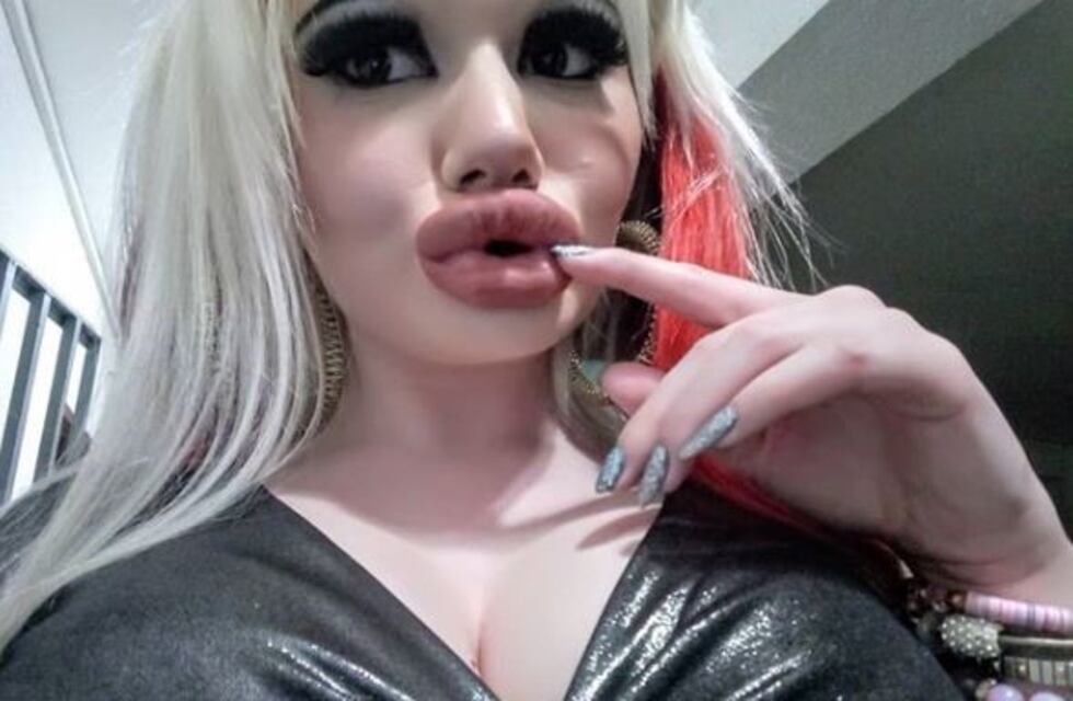 Se operó 15 veces para parecerse a una Barbie y le llovieron burlas en las redes sociales
