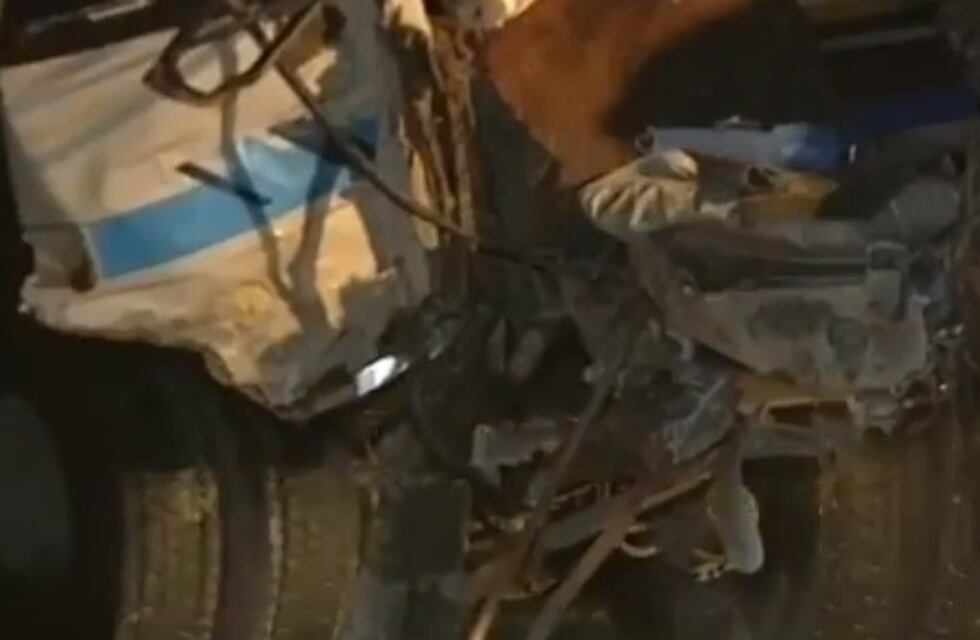 Un camionero se quedó dormido y protagonizó un impactante accidente en la autopista a Buenos Aires