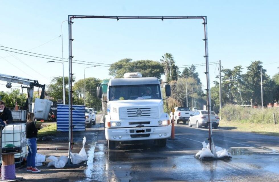 Más medidas de higiene a vehículos en los ingresos a Rafaela