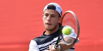 Argentina's Diego Schwartzman retuns a shot to Donald Young of the US during their men's singles first round match at the Japan Open tennis tournament in Tokyo on October 3, 2017\u002E / AFP PHOTO / Kazuhiro NOGI