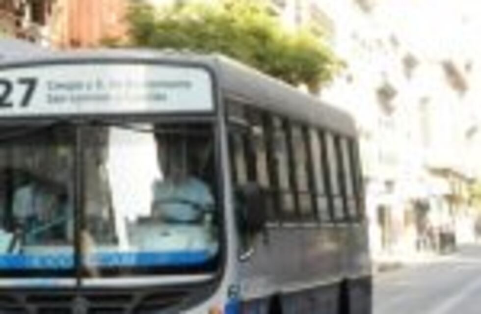 Vuelve a operar el transporte urbano pero se anticipan demoras