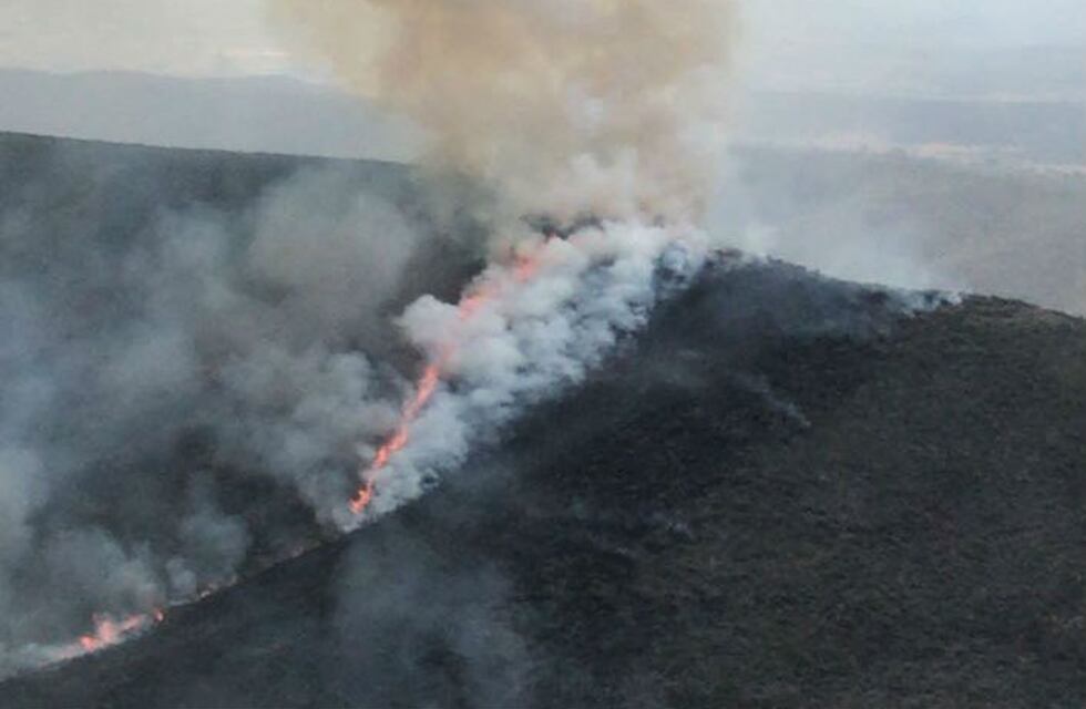 Combaten incendio en el Paraje Las Palmas